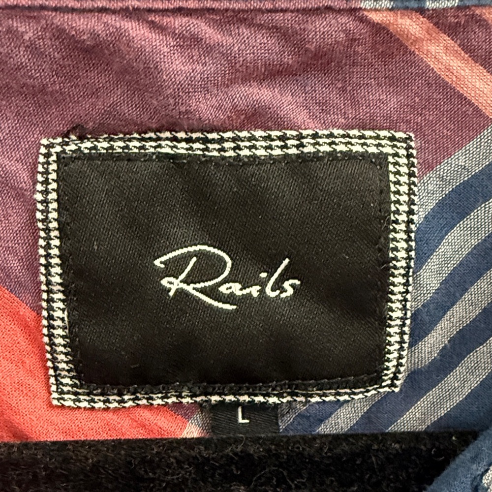 3/$30 Rails Plaid Button-Up Shirt Size Large - Picture 2 of 3